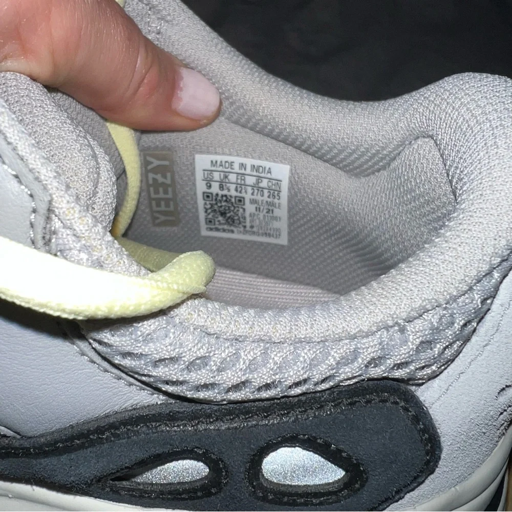 Adidas Yeezy Boost 700 Wave Runner B75571 - Picture 10 of 10